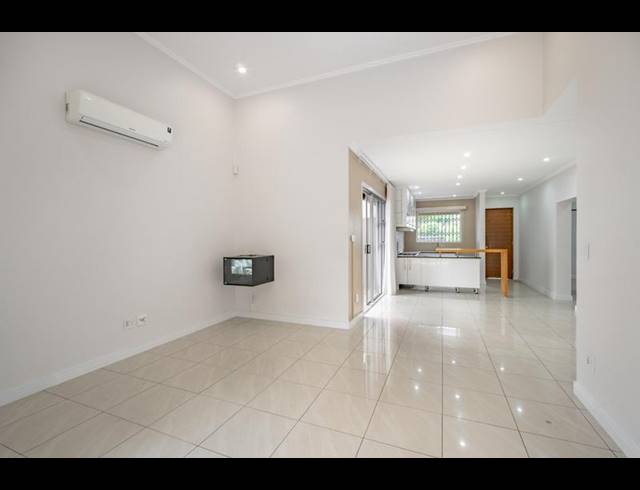 3 BEDROOM APARTMENT FOR SALE IN BRYANSTON